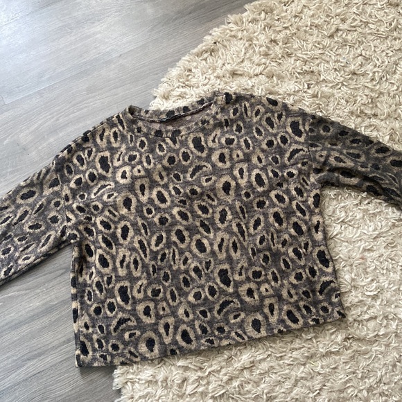 Zara Printed Crewneck - Picture 1 of 4